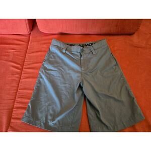 Under armour boys size 10 loose fit golf shorts
